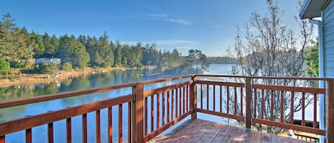 North Bend Vacation Rental | 3BR | 2BA | 1,400 Sq Ft | Stairs Required to Access