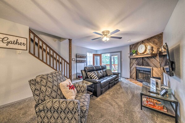Ruidoso Vacation Rental | 2BR | 2.5BA | Stairs Required | 1,152 Sq Ft