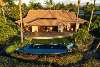 Stunning Villa with Ocean Views, Pool, Home Theatre + Resort Amenities