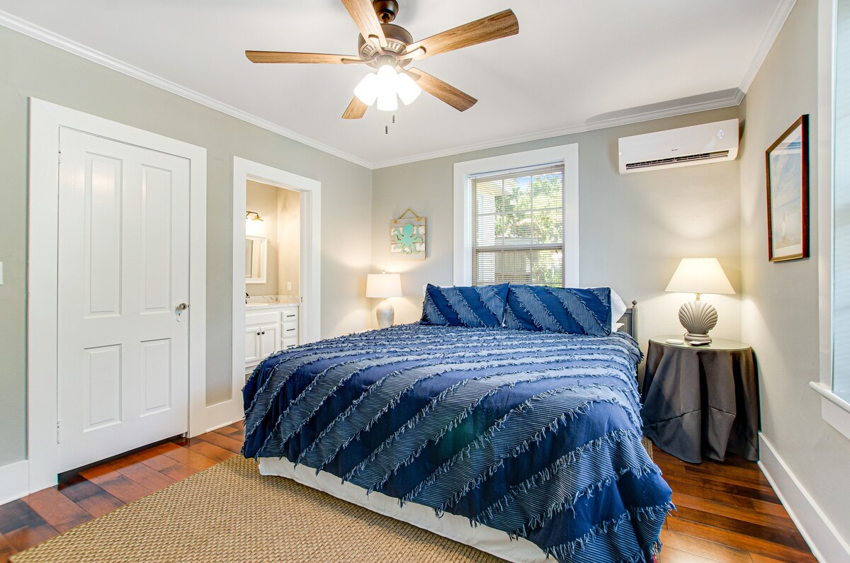 Beautiful, Classic Home with Free WiFi, a Full Kitchen, Sunroom, & Enclosed Yard