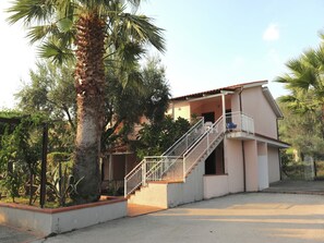 Außenseite Ferienhaus [Sommer]