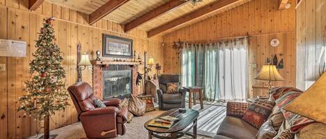 Big Bear Lake Vacation Rental | 3BR | 2BA | Entry Stairs Required | 1,212 Sq Ft