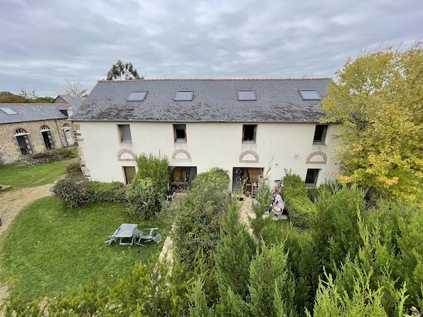 le bâtiment principal des Haras du Faou