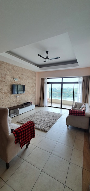 Living room w/ beach view and smart tv