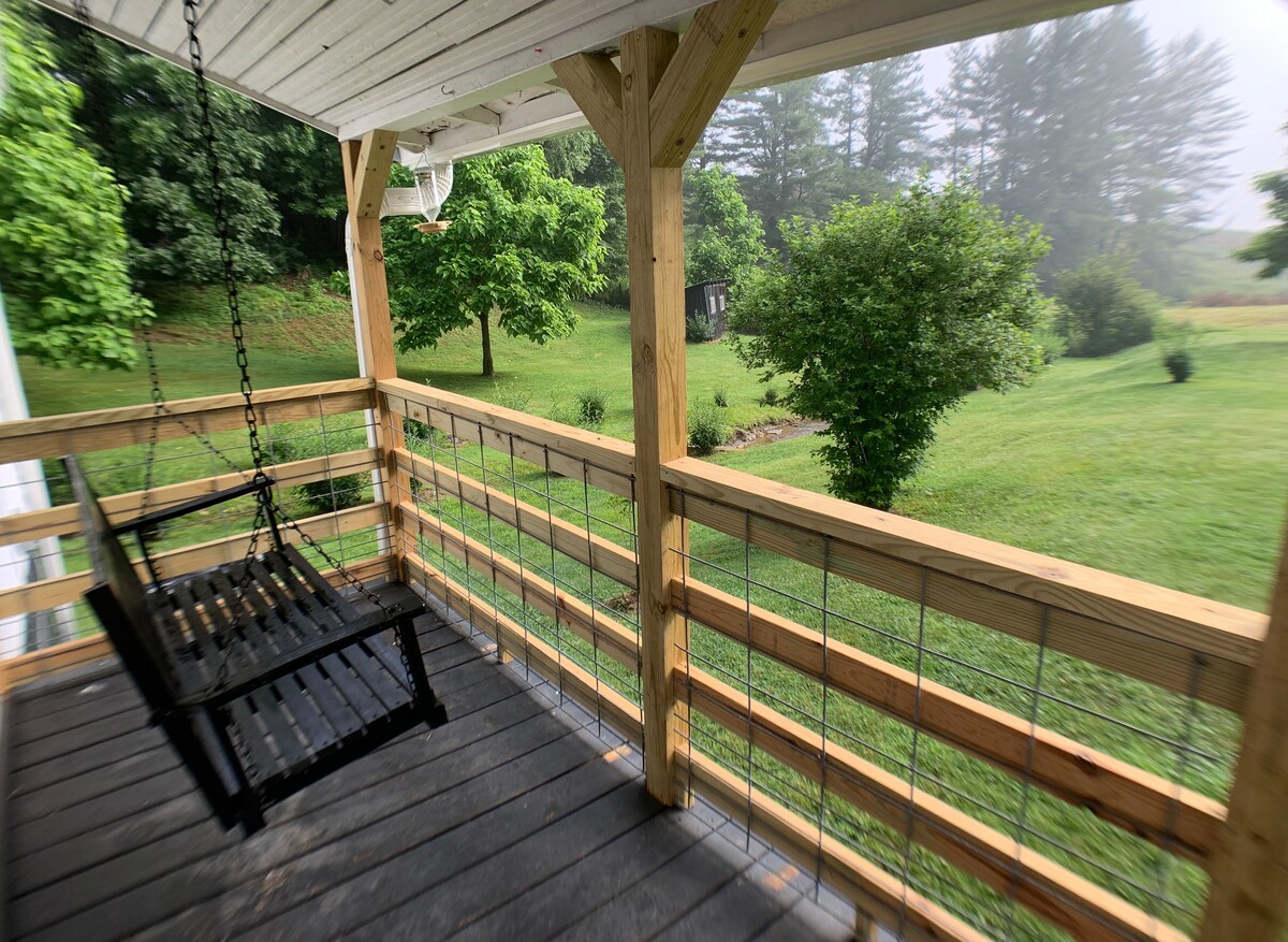 LOW JUNE RATES! Mountain Jewel – Farmhouse, easy access, & Wi-Fi