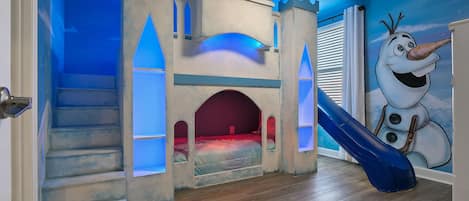 Adorable Frozen Themed Bunk Bedroom with Slide