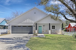 Parking and entry to the home are in the front.