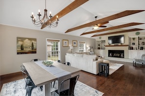 Large spacious living and dining room 