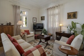 Living room, TV