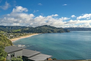 Tairua ocean beach access 10 mins by local track