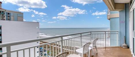 Oceanview condo with fantastic views