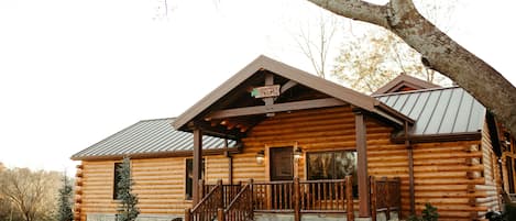 Front view of cabin 