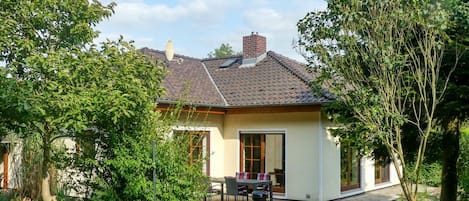 Plant, Building, Sky, Cloud, Property, Window, House, Tree, Cottage, Land Lot