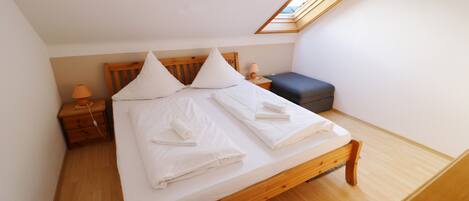 FeWo 4 "Specht", 60 qm, 3 Schlafzimmer, Balkon, max. 6 Personen-Wintersonne Specht