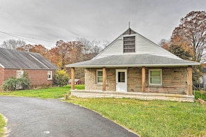 Exterior Space | 1-Story House