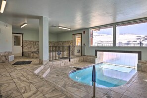 Community Pool & Hot Tub