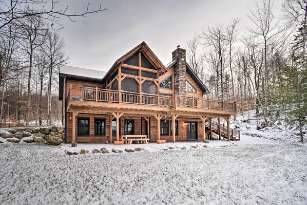 Black Brook Vacation Rental | 4BR | 3BA | 2,900 Sq Ft | Stairs Required