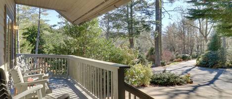 Highlands Vacation Rental | 2BR | 1BA | 5 Steps Required for Entry | 1,600 Sq Ft