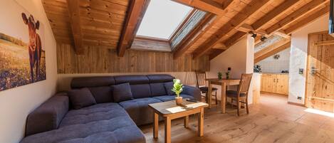 Ferienwohnung Bergliebe, 40qm, 1 Schlafzimmer, Balkon-Der Wohnbereich