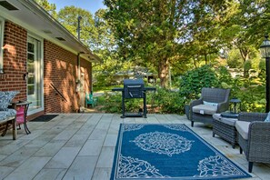 Patio | Outdoor Dining & Seating | Charcoal Grill