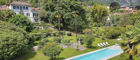 Villa La Romanica 16 pax, Baveno, Lake Maggiore - NORTHITALY VILLAS rentals