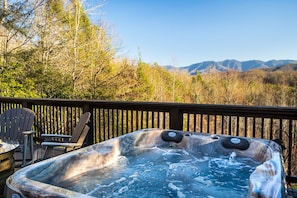 Buckhorn Hideaway Hot Tub