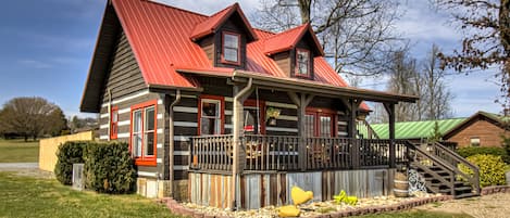 Beautiful Log cabin with privacy and lawn - Welcome to Bears Valley