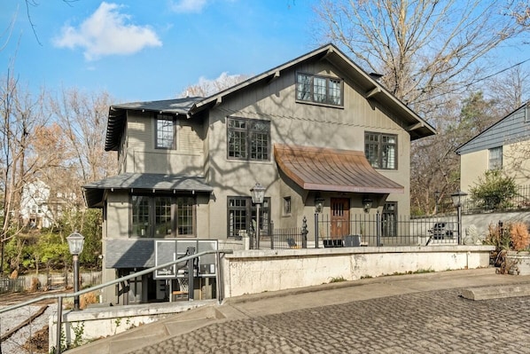 Welcome to Dickson Chateau - our gorgeous historic home in Downtown Fayetteville!