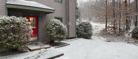 Private Ground Floor Entry- Queen's Highway trail at tree line