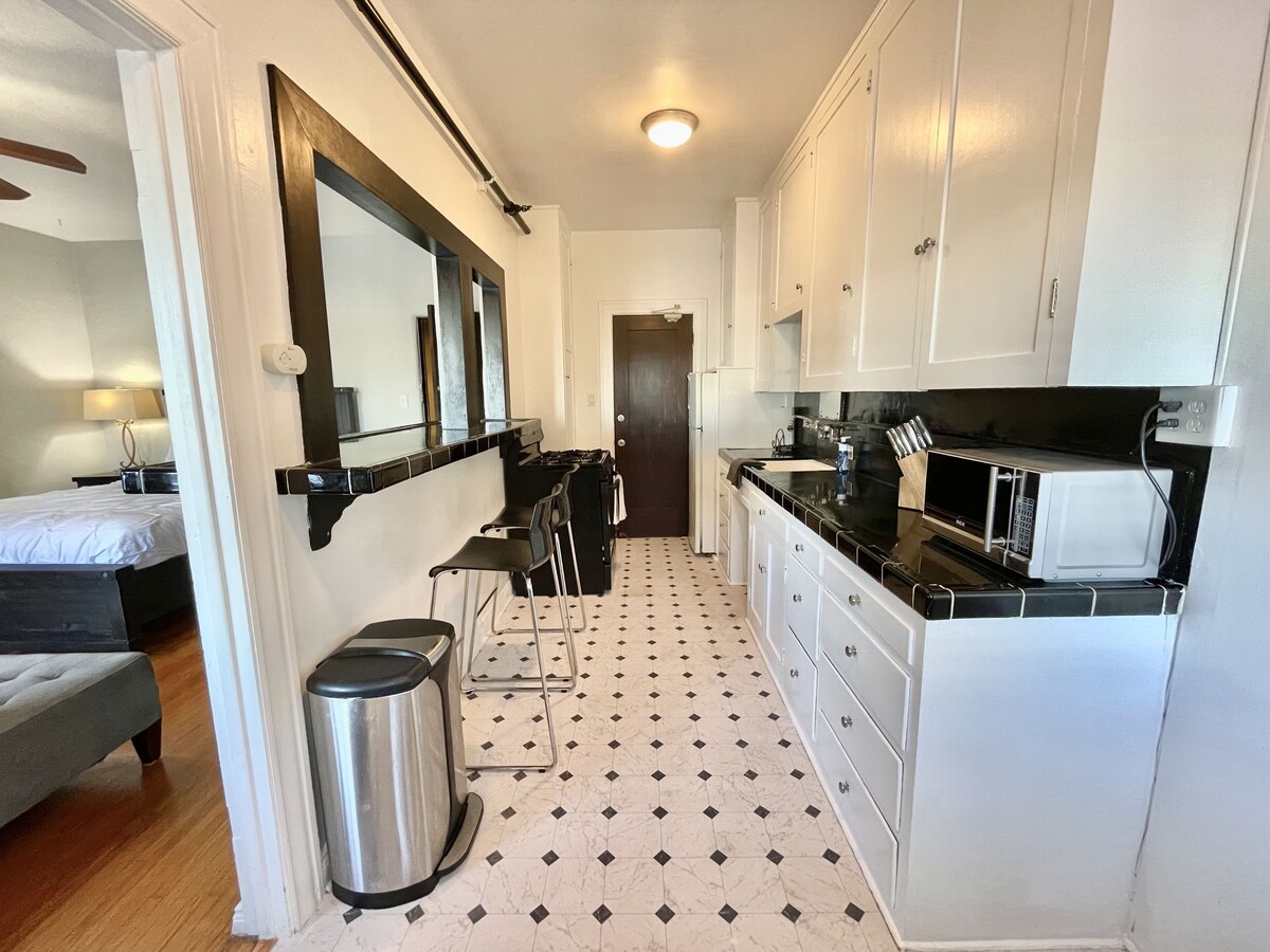 Beachside. Bay views! Parking. Laundry.