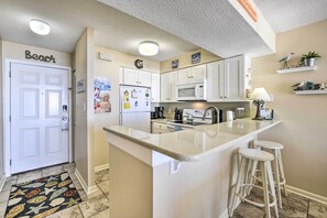 Kitchen | Fully Equipped | Cooking Basics | Breakfast Bar