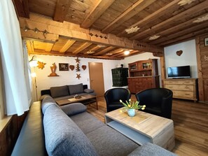 Ferienwohnung Nr. 2, für 2-4 Personen-Wohnzimmer