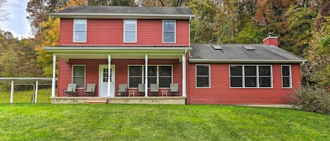 Sugar Grove Vacation Rental | 3BR | 1.5BA | 1,800 Sq Ft | Stairs Required