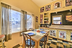 Dining Area | Dishware & Flatware Provided