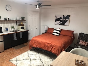 Comfy bed, chair and dining area for 2!