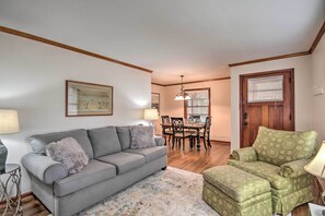Living Room | Free WiFi | Central A/C