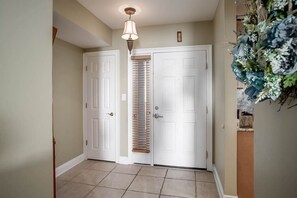 ENTRY TO UNIT