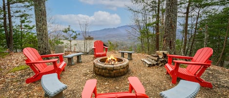 Roast s'mores at the firepit with stunning mountain views!