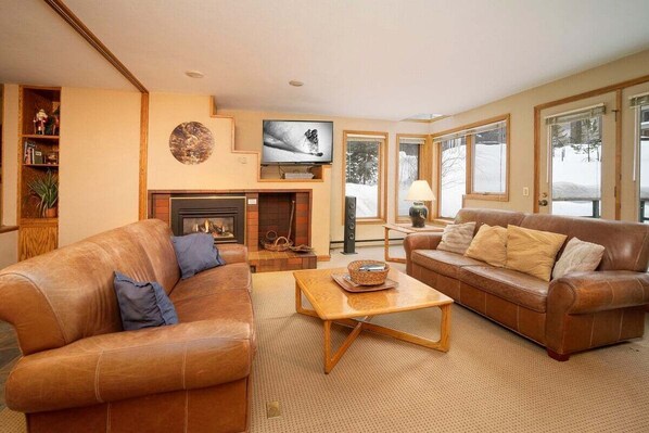 SWP Iron Horse J1309 living room