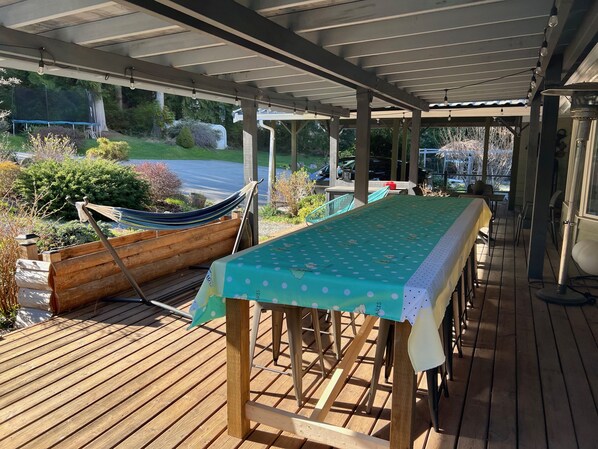 Outdoor dining