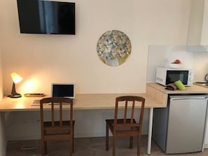 Espace bureau / coin repas