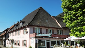 Hotel Adler-Stube, (Münstertal), LHS 09924-Hausansicht