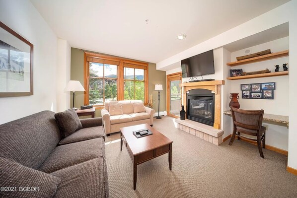 Living Room with Gas Fireplace, Mountain Views, and Remote Work Desk Space