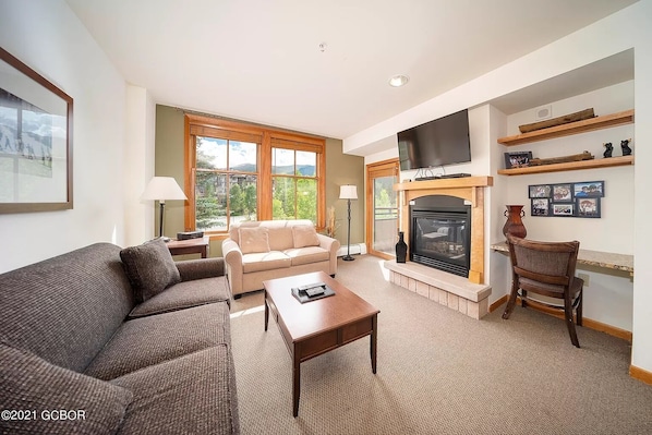 Living Room with Gas Fireplace, Mountain Views, and Remote Work Desk Space