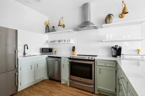 Fully equipped kitchen with everything you need to cook a meal