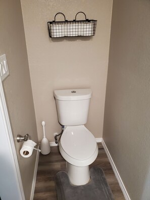 Toilet alcove