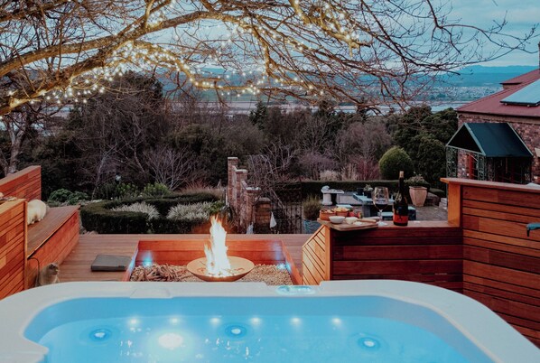 Outdoor spa tub
