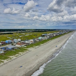 Wide long beach perfect for morning and afternoon strolls and finding shells!