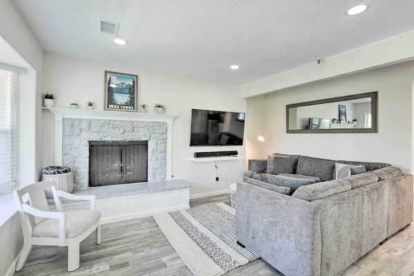 Stateline Vacation Rental | 2BR | 2BA | 840 Sq Ft | Steps Required for Access