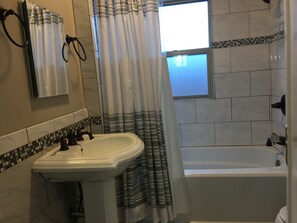 Main bathroom  with shower and tub